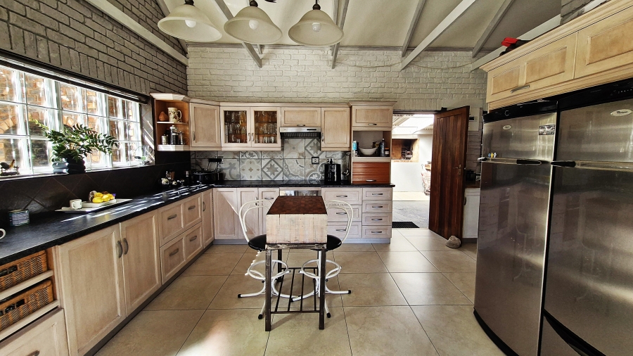 5 Bedroom Property for Sale in Middedorp Western Cape